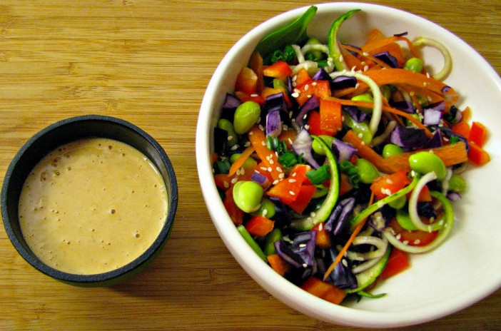 Recette de salade thaï avec sauce au arachides